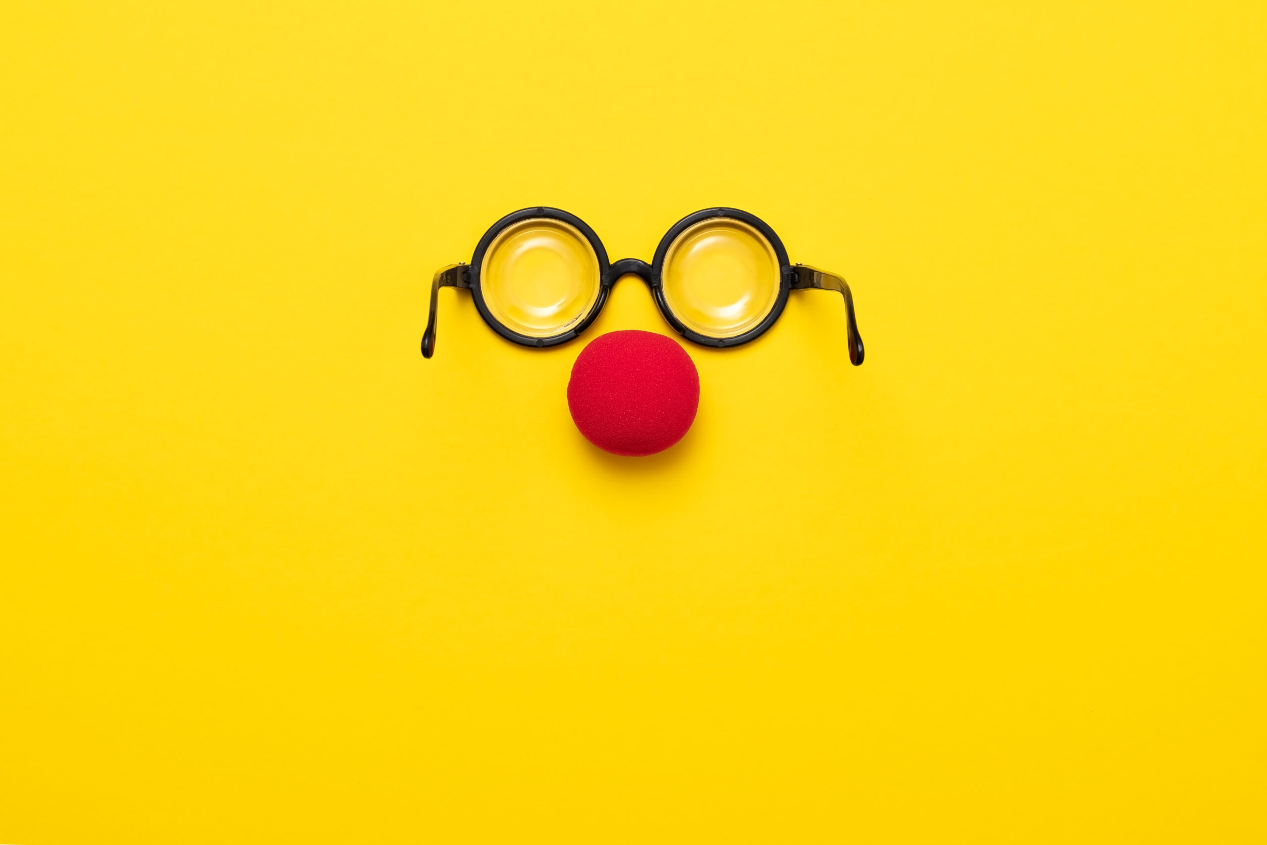 Funny,Glasses,,A,Red,Clown,Nose,And,Tie,On,A